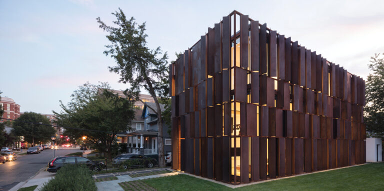 Manifold House pays homage to manufactured assemblages with its prefabricated structural frame and weathered-steel louvers that control privacy and modulate light.