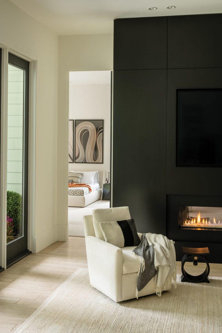 A swivel chair promotes easy conversation and TV viewing.
