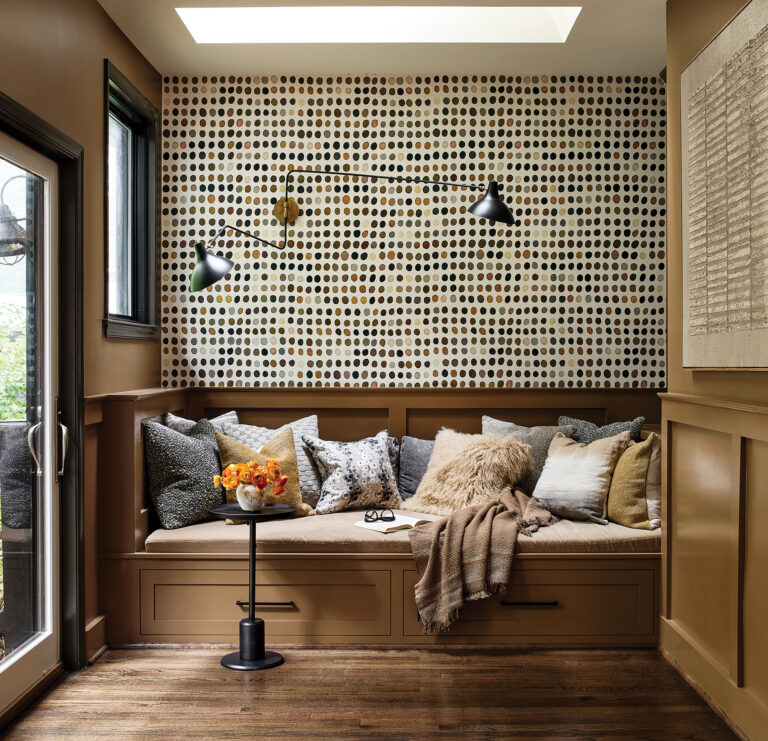 A weekend retreat in Annapolis features a day bed with built-in storage; the cushion fabric and wallpaper are by Kravet.