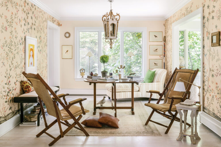 Antiques lend gravitas to a cheerful reading room clad in Chinoiserie wallpaper.